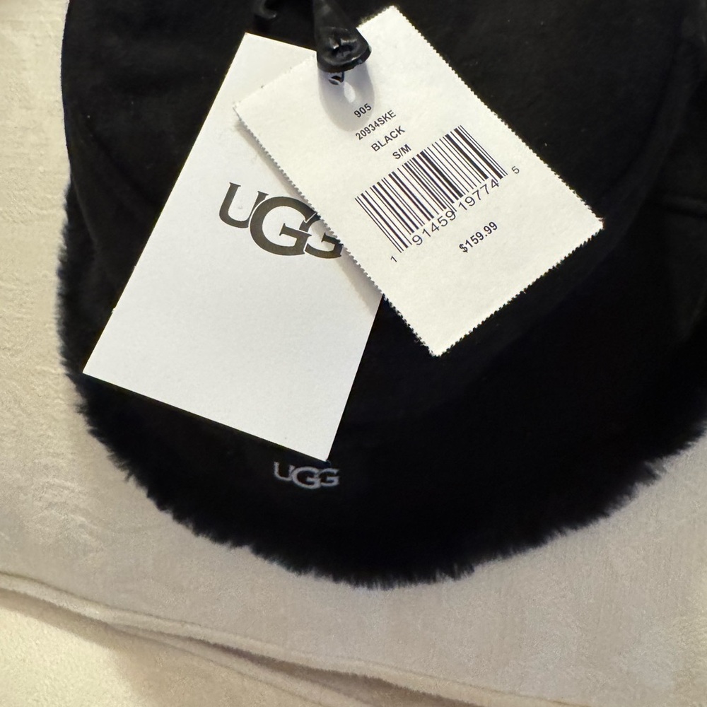 UGG Black Faux Fur Bucket Hat - Picture 2 of 4